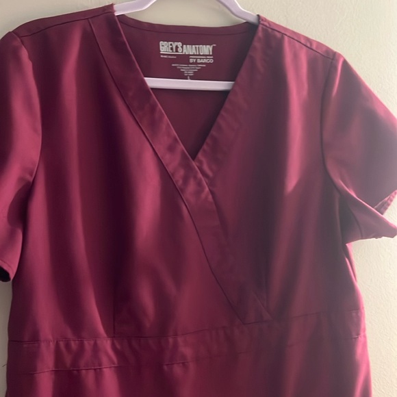 GREY’S ANATOMY Scrub Set Burgundy Size Large - Picture 4 of 11